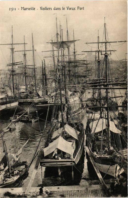 Carte postale ancienne Marseille - Voiliers dans le Vieux Port à Marseille