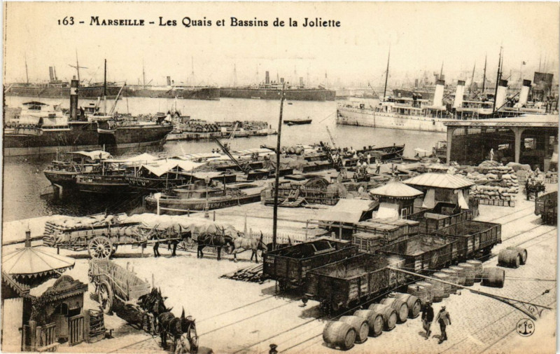 Carte postale ancienne Marseille - Les Quais et Bassins de la Joliette à Marseille