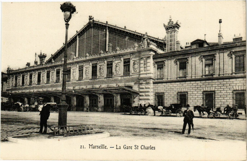 Carte postale ancienne Marseille - Le Gare St-Charles à Marseille