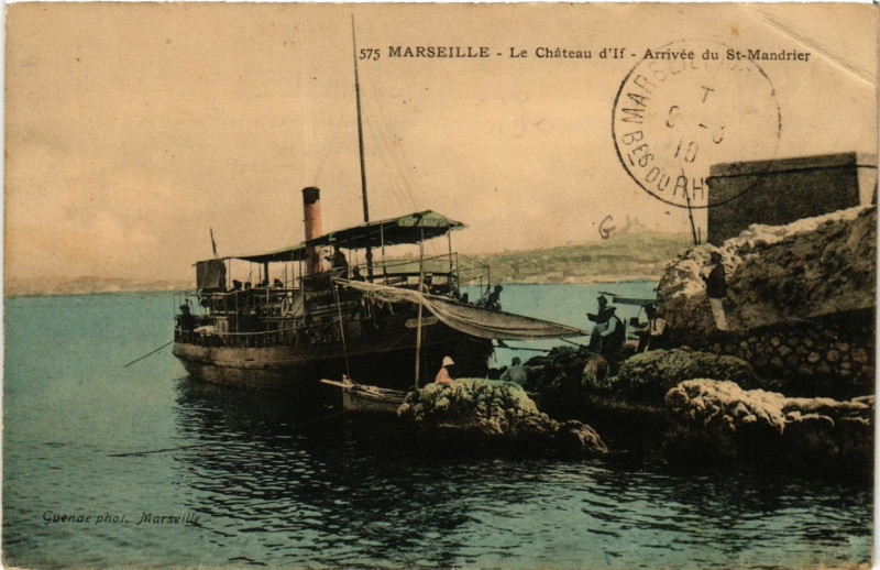 Carte postale ancienne Marseille - Le Chateau d'if Arrivee du St-Mandrier à Marseille