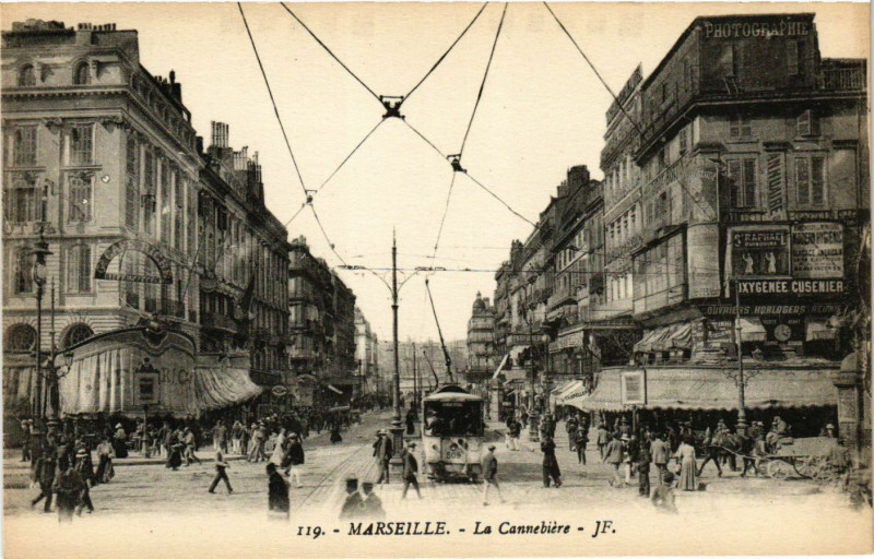Carte postale ancienne Marseille - La Cannebiere à Marseille