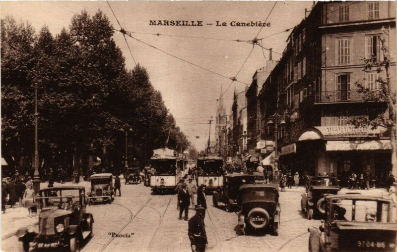 Carte postale ancienne Marseille - La Canebiere à Marseille