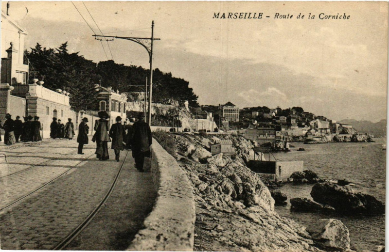 Carte postale ancienne Marseille - Route de la Corniche à Marseille