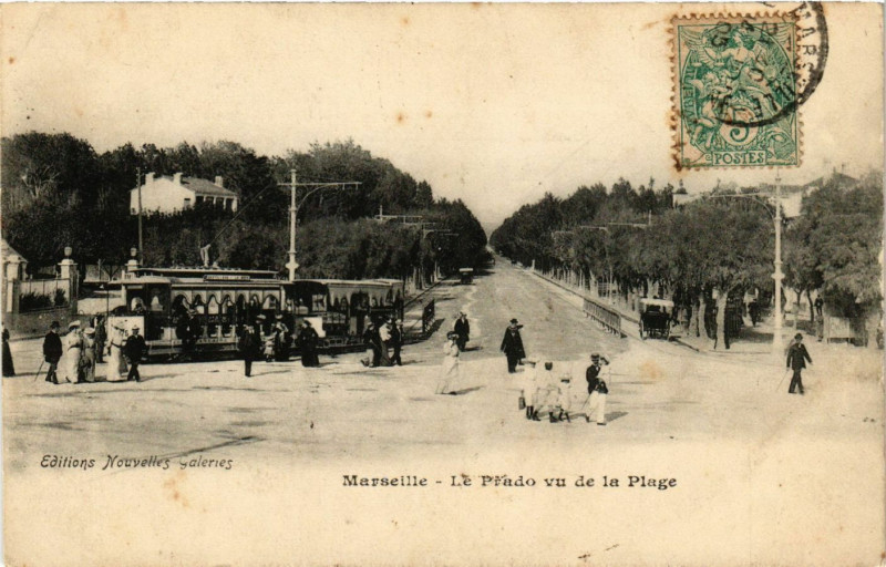 Carte postale ancienne Marseille - Le Prado vu de la Plage à Marseille