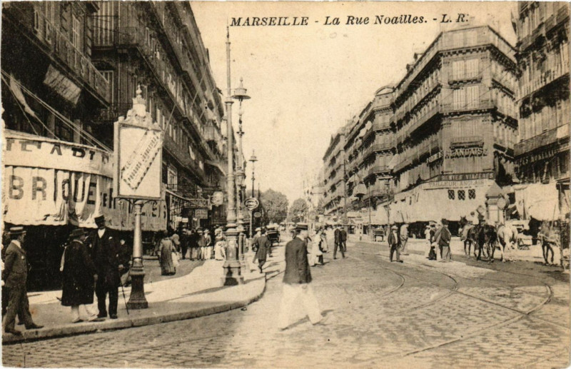 Carte postale ancienne Marseille - La Rue Noailles à Marseille