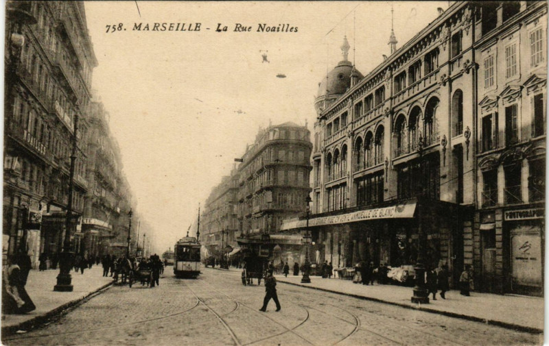 Carte postale ancienne Marseille - La Rue Noailles à Marseille