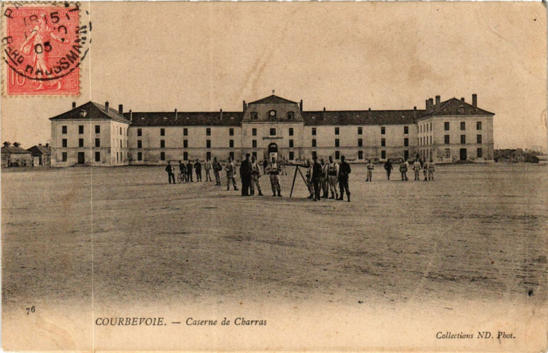 Carte postale ancienne Courbevoie Caserne de Charras à Courbevoie