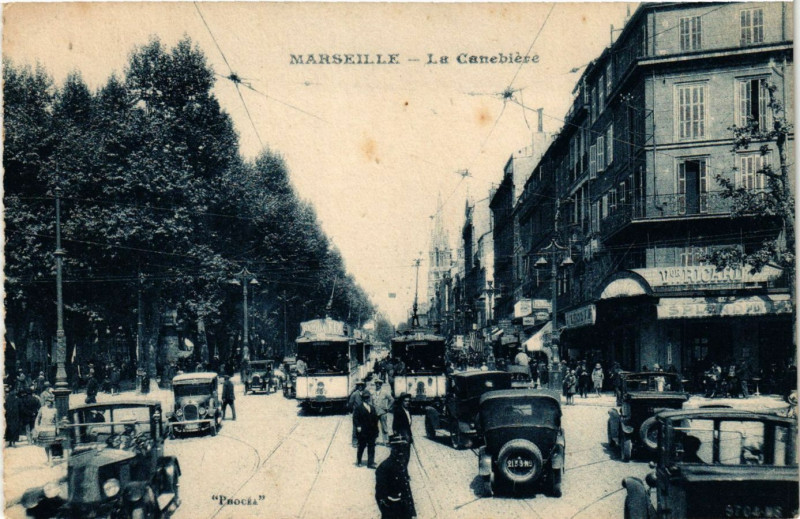 Carte postale ancienne Marseille - La Canebiere à Marseille