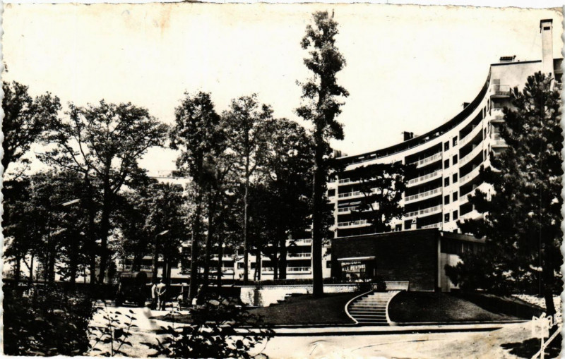 Carte postale ancienne Chatenay Malabry-Butte Rouge-La Demie Lune à Châtenay-Malabry