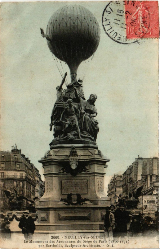 Carte postale ancienne Le Monument des Aéronautes du Siège de Paris à Paris 17e