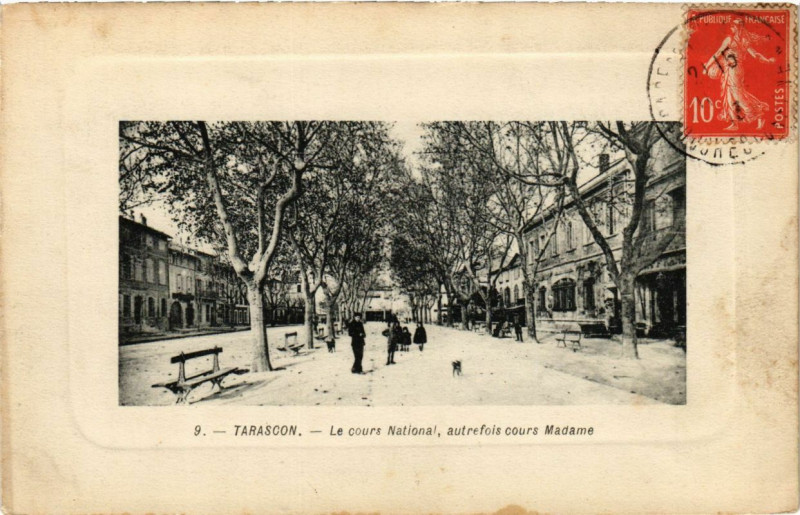 Carte postale ancienne Tarascon - Le cours National à Tarascon