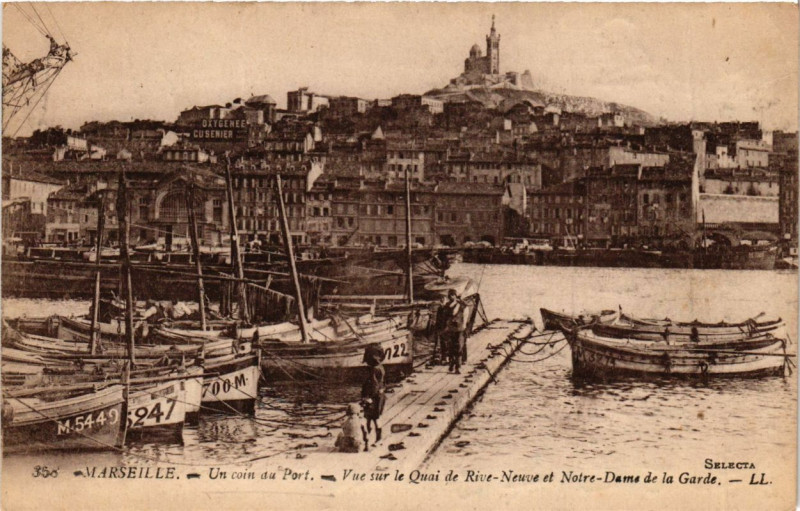 Carte postale ancienne Marseille - Un Coin du Port à Marseille