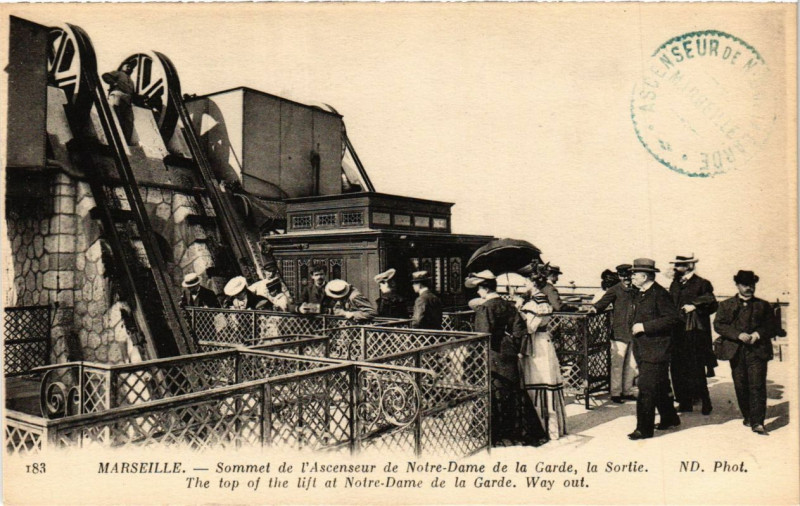 Carte postale ancienne Marseille - Sommet de l'Ascenseur de N.D. de la Garde à Marseille