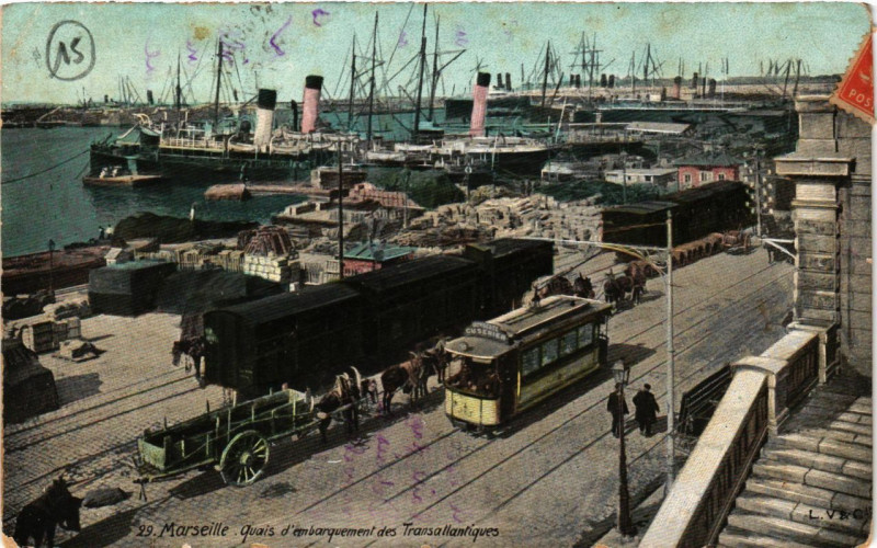 Carte postale ancienne Marseille - Quais d'embarquement des Transatlantiques à Marseille