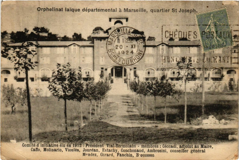 Carte postale ancienne Marseille - Orphelinat, qurtier St-Joseph à Marseille