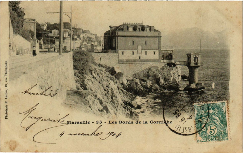 Carte postale ancienne Marseille - Les Bords de la Corniche à Marseille