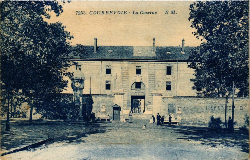 Carte postale ancienne Courbevoie - La Caserne à Courbevoie
