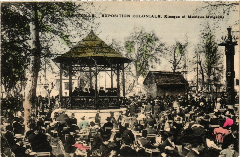 Carte postale ancienne Marseille - Expo Colon. Kiosque à Marseille