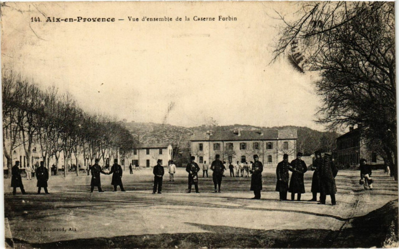 Carte postale ancienne Aix-en-Provence - Vue d'ensemble de la Caserne Forbin à Aix-en-Provence