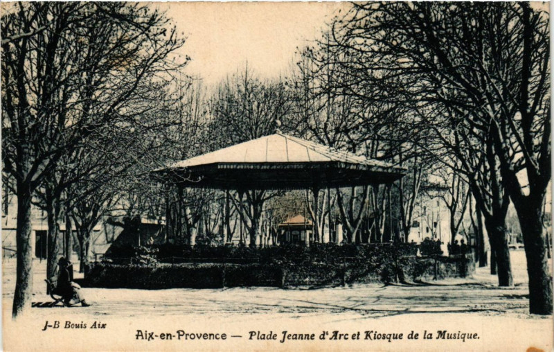 Carte postale ancienne Aix-en-Provence - Place Jeanne d'Arc et Kiosque à Aix-en-Provence