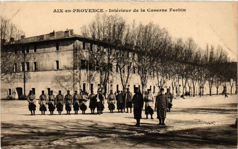 Carte postale ancienne Aix-en-Provence - Interieur de la Caserne Forbin à Aix-en-Provence
