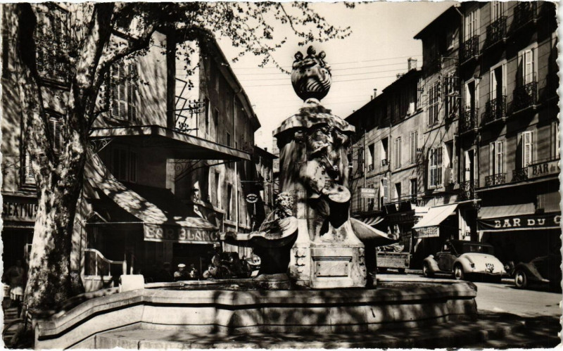 Carte postale ancienne Aix-en-Provence - Fontaine Pascal à Aix-en-Provence