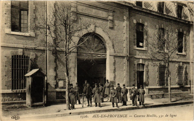 Carte postale ancienne Aix-en-Provence - Caserne Miollis à Aix-en-Provence