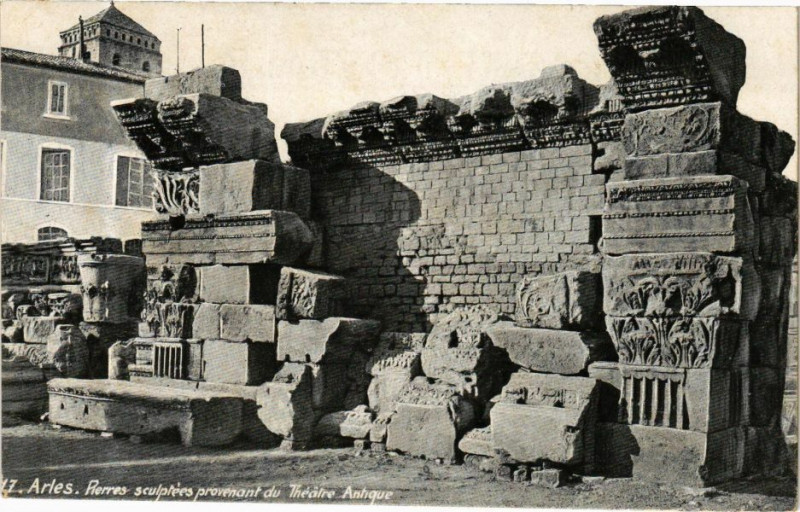 Carte postale ancienne Ed. Aqua 17 Arles Pierres sculptees provenant du Theatre Antique à Arles