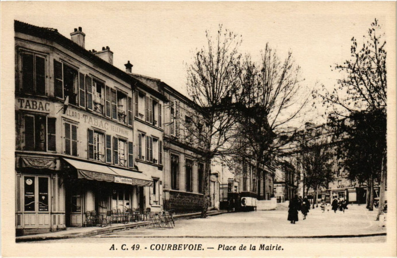 Carte postale ancienne Courbevoie - Place de la Mairie à Courbevoie