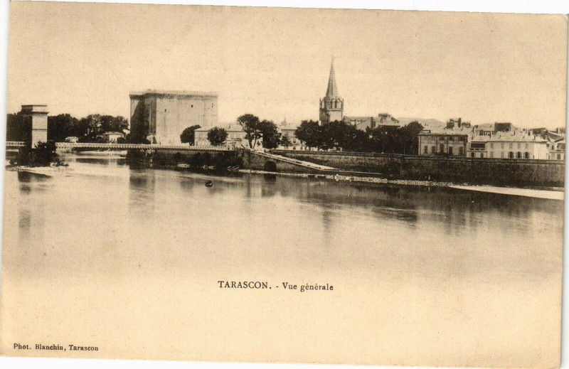 Carte postale ancienne Tarascon-Vue générale à Tarascon