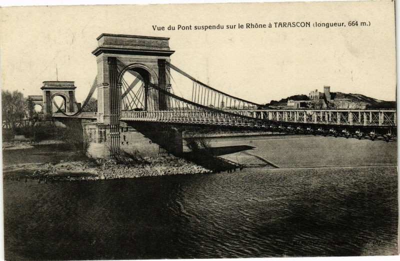 Carte postale ancienne Tarascon-Vue du Pont suspendu sur le Rhone à Tarascon