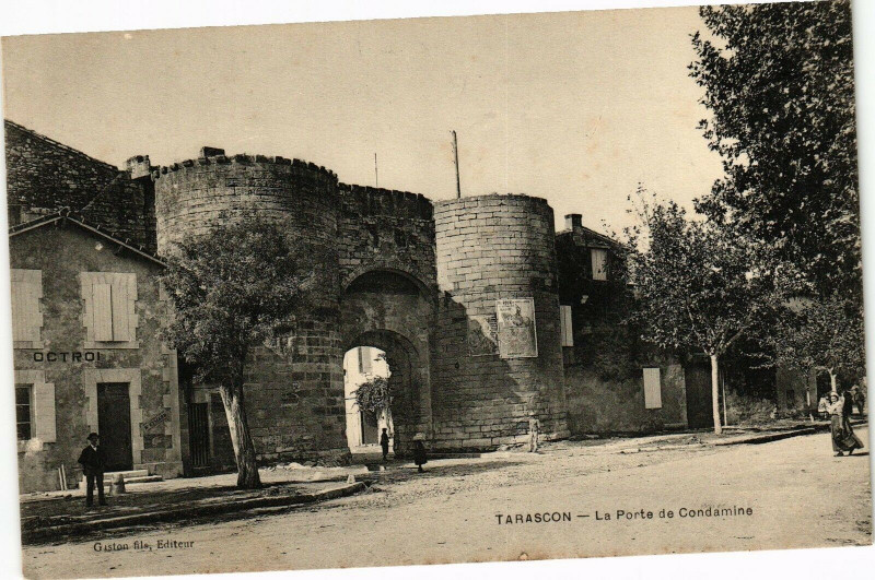 Carte postale ancienne Tarascon-La Porte de Condamine à Tarascon