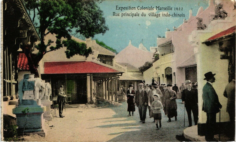 Carte postale ancienne Marseille-Rue Principale du village indo chinois à Marseille