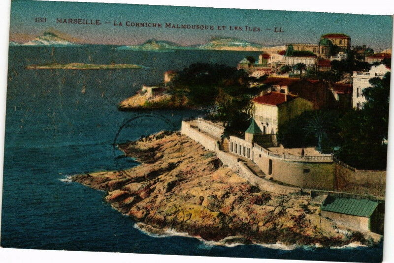 Carte postale ancienne Marseille-La Corniche Malmousque et les Iles à Marseille