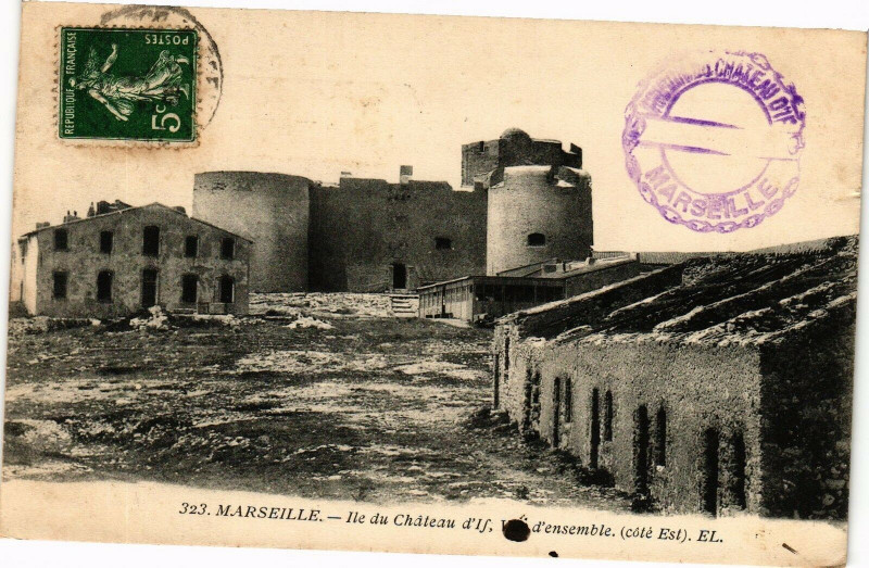 Carte postale ancienne Marseille-Ile du Chateau d'If-Vue d'ensemble à Marseille