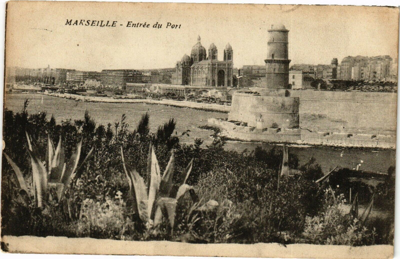 Carte postale ancienne Marseille-Entree du Port à Marseille