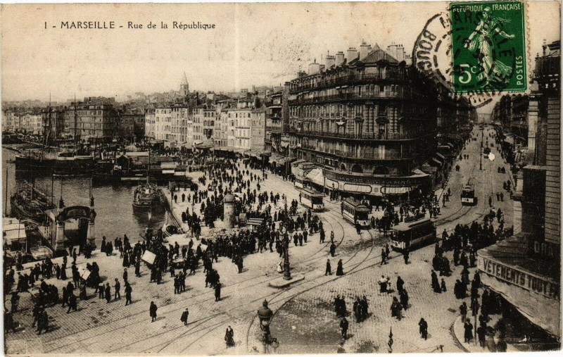Carte postale ancienne Marseille-Rue de la Republique à Marseille
