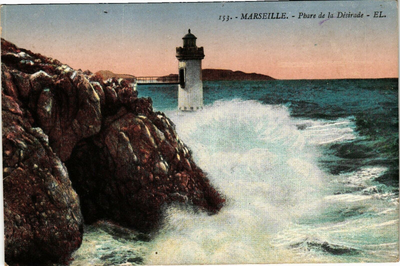 Carte postale ancienne Marseille-Phare de la Desirade à Marseille