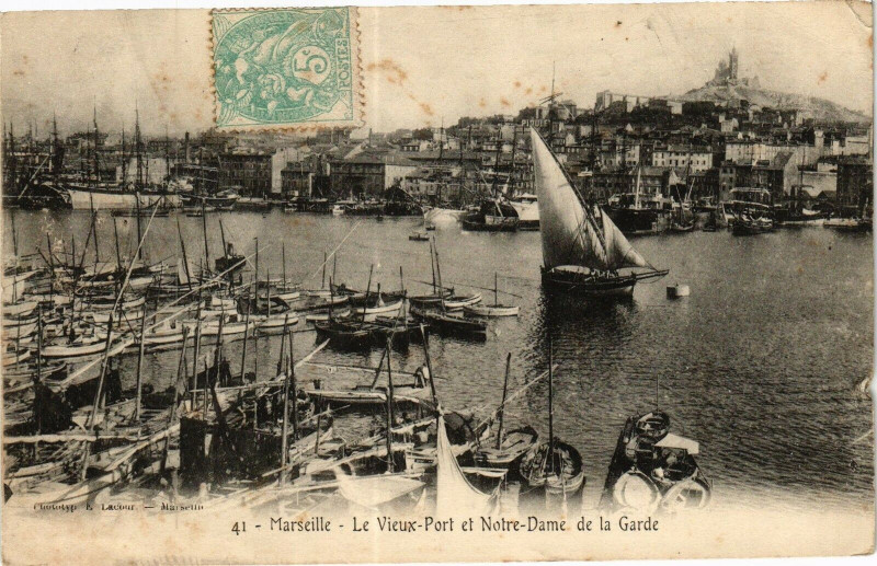 Carte postale ancienne Marseille-Le Vieux Port et Notre Dame de la Garde à Marseille
