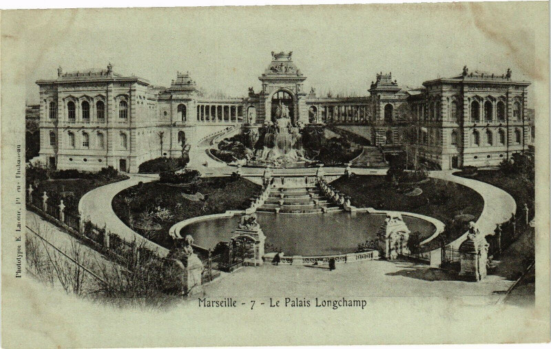 Carte postale ancienne Marseille-Le Palais Longchamp à Marseille