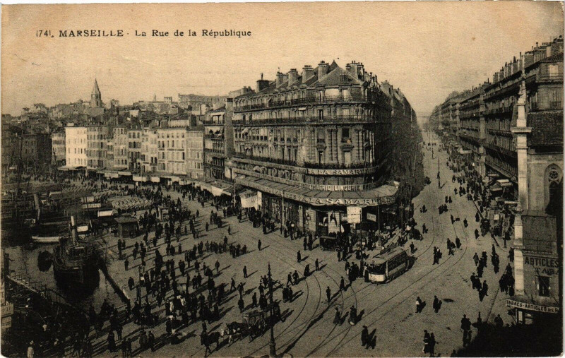 Carte postale ancienne Marseille-La Rue de la Republique à Marseille