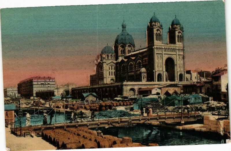 Carte postale ancienne Marseille-La Cathedrale à Marseille