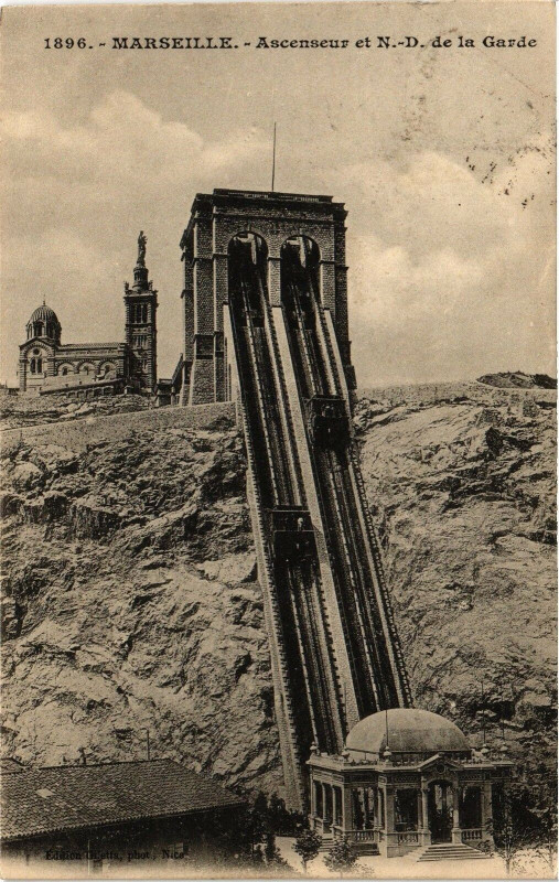 Carte postale ancienne Marseille-Ascenseur et Notre Dame de la Garde à Marseille