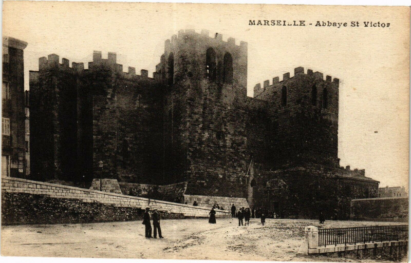 Carte postale ancienne Marseille-Abbaye St-Victor à Marseille