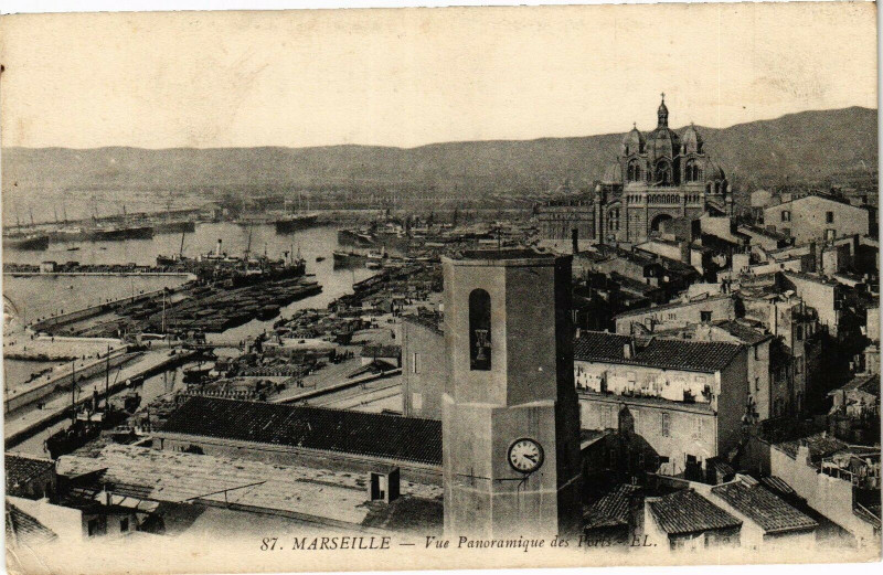 Carte postale ancienne Marseille-Vue panoramique des Ports à Marseille