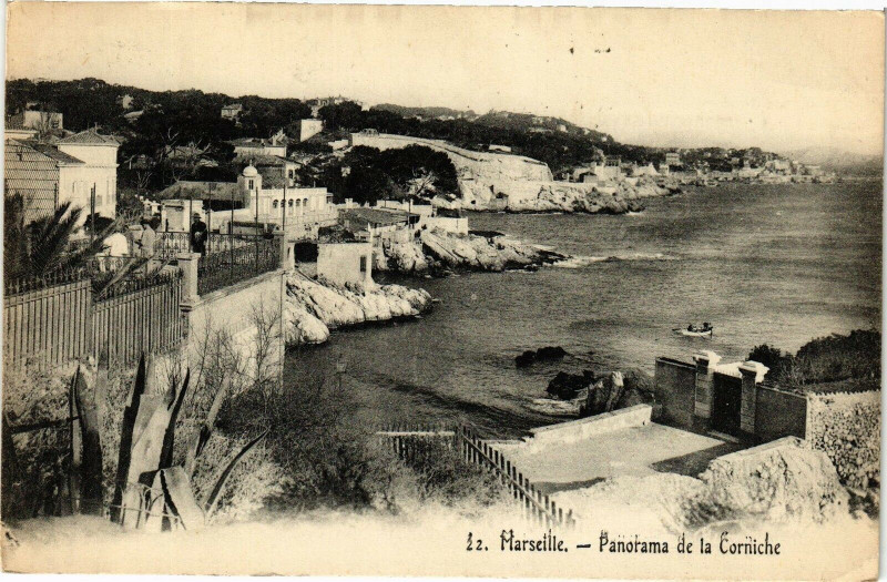 Carte postale ancienne Marseille-Panorama de la Corniche à Marseille
