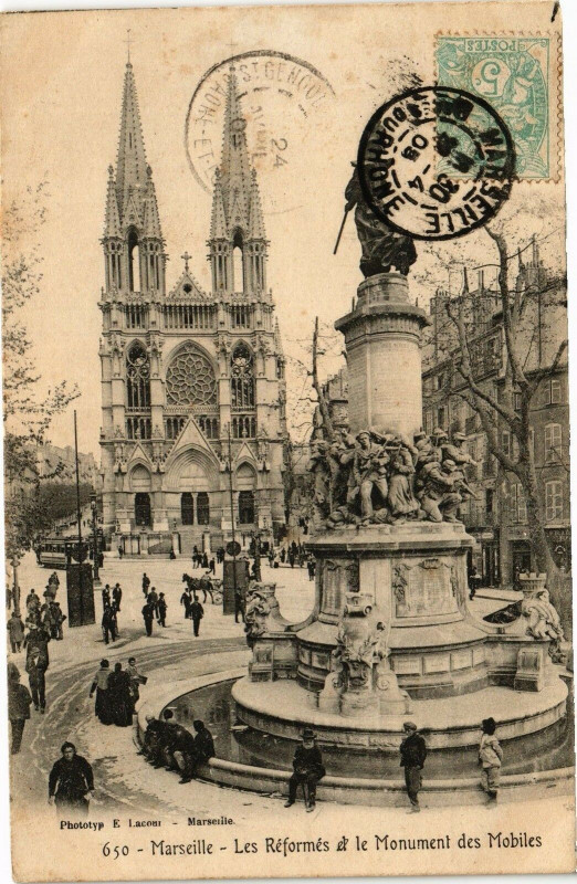 Carte postale ancienne Marseille-Les Reformes & le Monument des Mobiles à Marseille