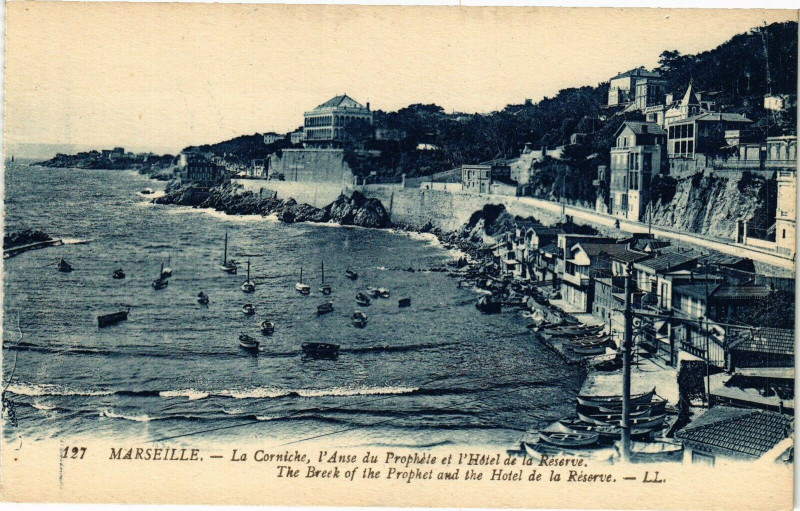 Carte postale ancienne Marseille-La Corniche-l'Anse du Prophete et l'Hotel de la Reserve à Marseille