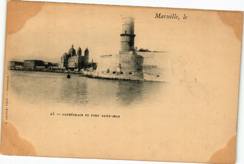 Carte postale ancienne Marseille-Cathedrale et Fort St-Jean à Marseille
