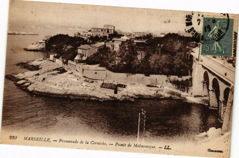 Carte postale ancienne Marseille-Promenade de la Corniche-Pointe de Malmousque à Marseille